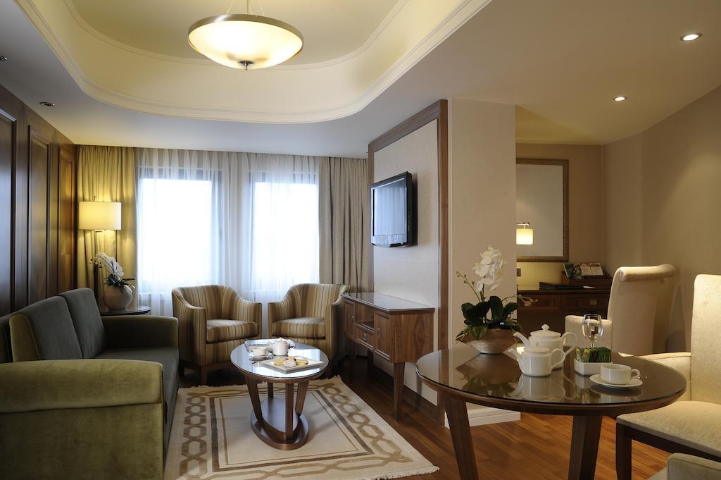 Executive Suite,773488900:JPEG